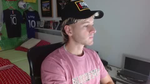 Snapshot of freddy_star chatting on 01-06-26, 01:04 Frederick Perin online show from 01-06-26, 01:04