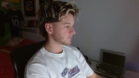 Snapshot of freddy_star chatting on 01-12-26, 02:22 Frederick Perin online show from 01-12-26, 02:22