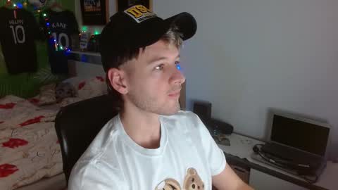 Snapshot of freddy_star chatting on 02-11-26, 02:11 Frederick Perin online show from 02-11-26, 02:11