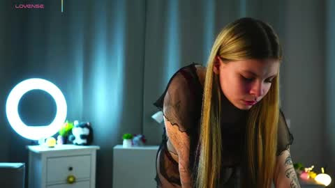 Hey im Olivia im glat to see you in mu room3 online show from 04-18-26, 02:54