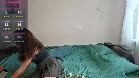 Mia online show from 12-21-25, 10:22