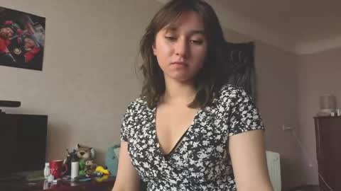 Mia online show from 05-16-26, 10:36