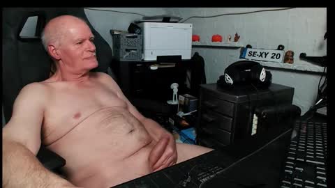 freecamdick online show from 11-24-25, 01:22