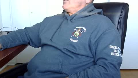 Snapshot of frenchrickdaddy chatting on 01-24-25, 09:05 Rick online show from 01-24-25, 09:05