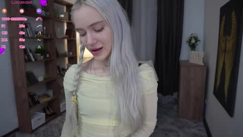 Freya online show from 03-12-26, 07:20