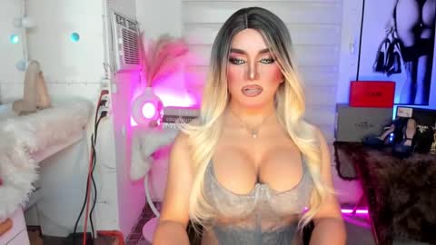 Snapshot of freya_lovestocum chatting on 09-09-25, 02:22 Miss Frea online show from 09-09-25, 02:22