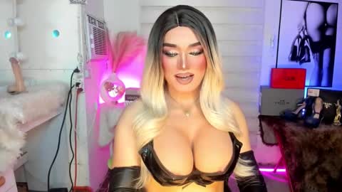 Snapshot of freya_lovestocum chatting on 09-10-25, 02:33 Miss Frea online show from 09-10-25, 02:33