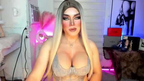 Snapshot of freya_lovestocum chatting on 09-23-25, 02:03 Miss Frea online show from 09-23-25, 02:03