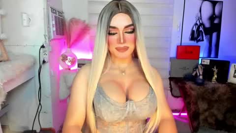 Snapshot of freya_lovestocum chatting on 09-24-25, 01:53 Miss Frea online show from 09-24-25, 01:53