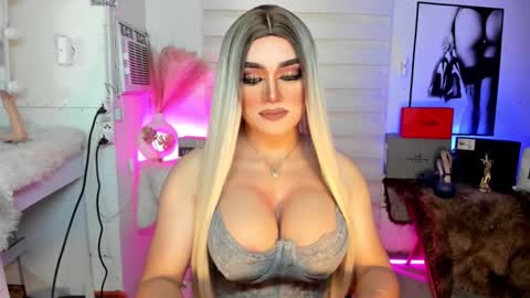 Snapshot of freya_lovestocum chatting on 09-25-25, 02:15 Miss Frea online show from 09-25-25, 02:15