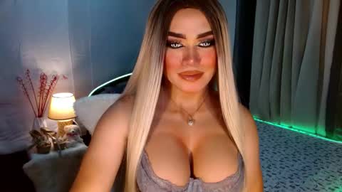 Snapshot of freya_lovestocum chatting on 10-10-25, 01:15 Miss Frea online show from 10-10-25, 01:15