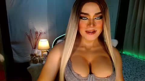 Snapshot of freya_lovestocum chatting on 10-14-25, 01:17 Miss Frea online show from 10-14-25, 01:17