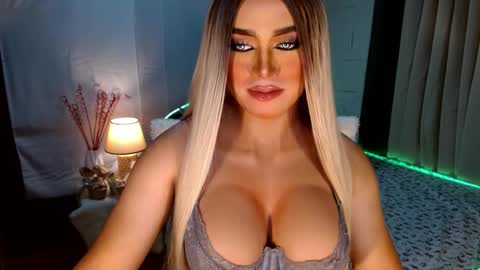 Snapshot of freya_lovestocum chatting on 10-14-25, 08:20 Miss Frea online show from 10-14-25, 08:20
