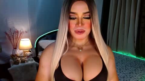 Snapshot of freya_lovestocum chatting on 10-23-25, 07:01 Miss Frea online show from 10-23-25, 07:01