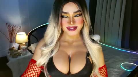 Snapshot of freya_lovestocum chatting on 12-16-25, 01:32 Miss Frea online show from 12-16-25, 01:32