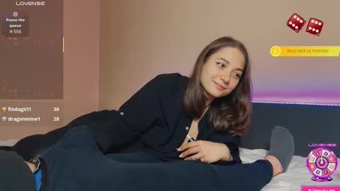 FreyaOliver online show from 10-10-25, 10:09