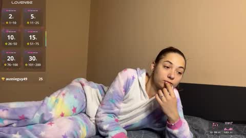 FreyaOliver online show from 10-26-25, 11:20