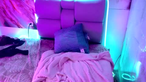 Snapshot of freyja_01 chatting on 03-10-25, 02:28 Freyja online show from 03-10-25, 02:28