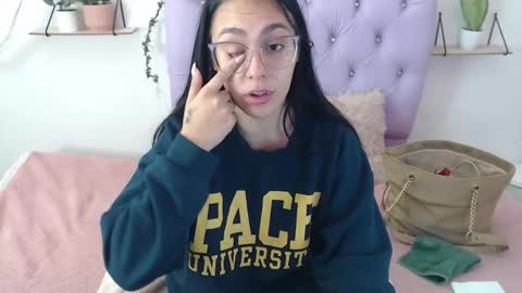 Snapshot of freyja_01 chatting on 09-19-25, 07:03 Freyja online show from 09-19-25, 07:03