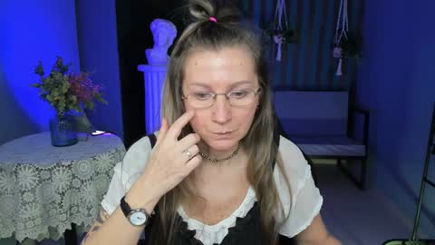 Snapshot of fridatander chatting on 01-27-25, 09:02 Frida Tander online show from 01-27-25, 09:02