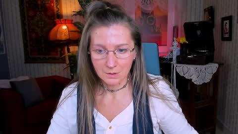 Snapshot of fridatander chatting on 02-06-25, 03:20 Frida Tander online show from 02-06-25, 03:20