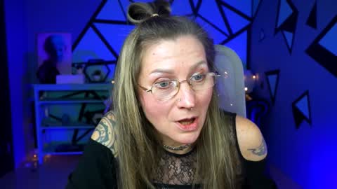 Snapshot of fridatander chatting on 02-08-25, 01:01 Frida Tander online show from 02-08-25, 01:01