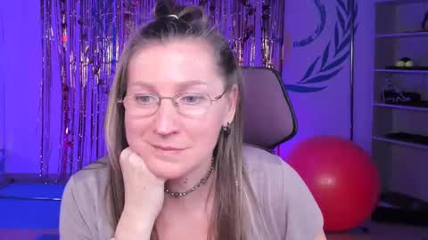 Snapshot of fridatander chatting on 02-23-25, 12:16 Frida Tander online show from 02-23-25, 12:16