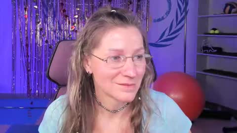 Snapshot of fridatander chatting on 02-24-25, 12:16 Frida Tander online show from 02-24-25, 12:16