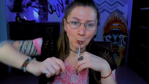 Snapshot of fridatander chatting on 02-28-25, 09:04 Frida Tander online show from 02-28-25, 09:04