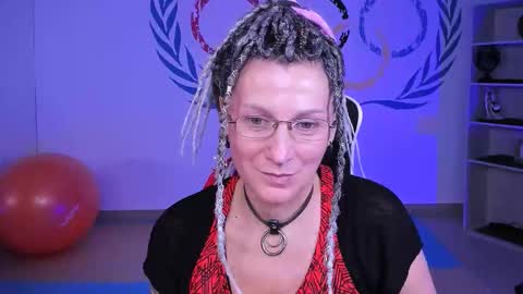 Snapshot of fridatander chatting on 09-30-25, 01:05 Frida Tander online show from 09-30-25, 01:05