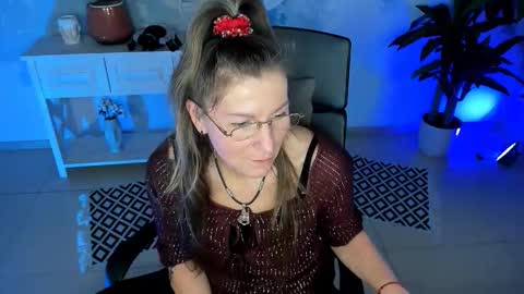 Frida Tander online show from 11-30-25, 05:11