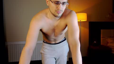 Snapshot of friend123211 chatting on 02-01-25, 04:35 Viktor online show from 02-01-25, 04:35