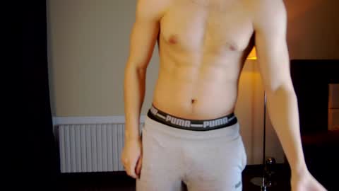 Snapshot of friend123211 chatting on 02-02-25, 12:30 Viktor online show from 02-02-25, 12:30