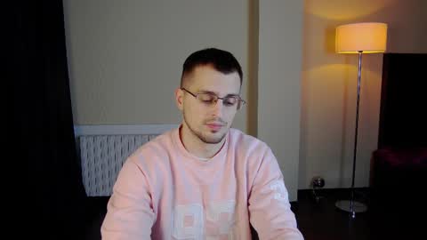 Snapshot of friend123211 chatting on 03-09-25, 11:03 Viktor online show from 03-09-25, 11:03