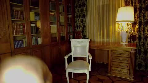 Snapshot of friend123211 chatting on 11-23-25, 09:47 Viktor online show from 11-23-25, 09:47