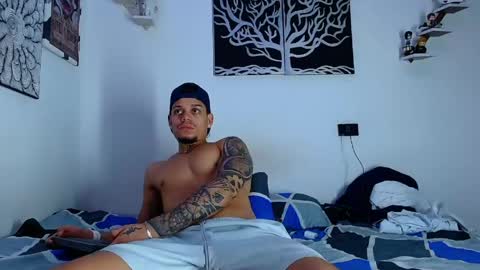 Snapshot of friendsofeverything_ chatting on 05-24-26, 01:54 Adam y pitter online show from 05-24-26, 01:54