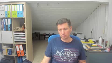 Snapshot of frikits chatting on 10-01-25, 06:36 Francois online show from 10-01-25, 06:36