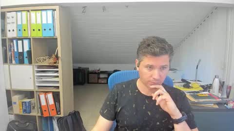 Snapshot of frikits chatting on 10-10-25, 04:17 Francois online show from 10-10-25, 04:17