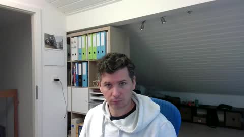 Snapshot of frikits chatting on 10-22-25, 07:52 Francois online show from 10-22-25, 07:52