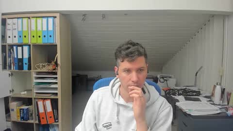 Snapshot of frikits chatting on 11-24-25, 07:02 Francois online show from 11-24-25, 07:02