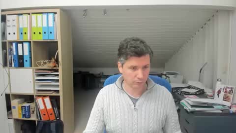 Snapshot of frikits chatting on 01-12-26, 06:57 Francois online show from 01-12-26, 06:57