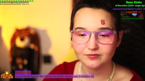 Snapshot of frogessjay chatting on 12-21-24, 01:15 Jaywise Frogfoot online show from 12-21-24, 01:15