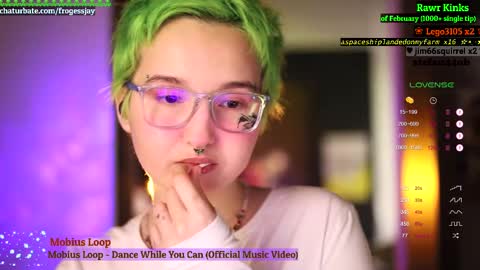 Snapshot of frogessjay chatting on 02-22-25, 11:35 Jaywise Frogfoot online show from 02-22-25, 11:35