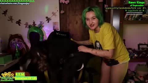 Snapshot of frogessjay chatting on 09-14-25, 02:00 Jaywise Frogfoot online show from 09-14-25, 02:00