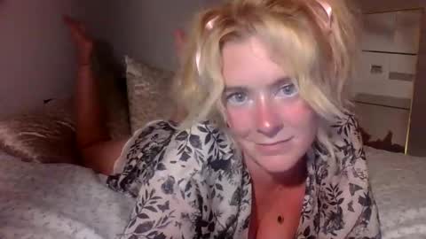 Snapshot of frommarywithlove chatting on 09-15-25, 05:29 frommarywithlove online show from 09-15-25, 05:29