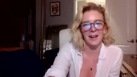 Snapshot of frommarywithlove chatting on 10-02-25, 05:14 frommarywithlove online show from 10-02-25, 05:14