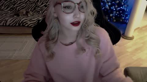 Snapshot of fromsun_forsoul chatting on 12-19-25, 11:50 Lilith online show from 12-19-25, 11:50