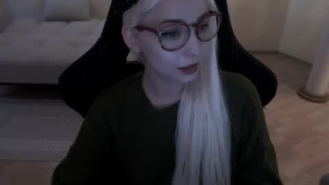 Snapshot of fromsun_forsoul chatting on 04-25-26, 02:47 Lilith online show from 04-25-26, 02:47