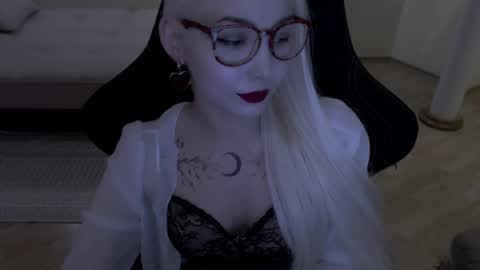 Snapshot of fromsun_forsoul chatting on 04-26-26, 05:54 Lilith online show from 04-26-26, 05:54
