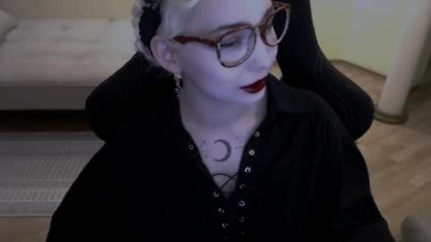 Snapshot of fromsun_forsoul chatting on 04-29-26, 05:52 Lilith online show from 04-29-26, 05:52